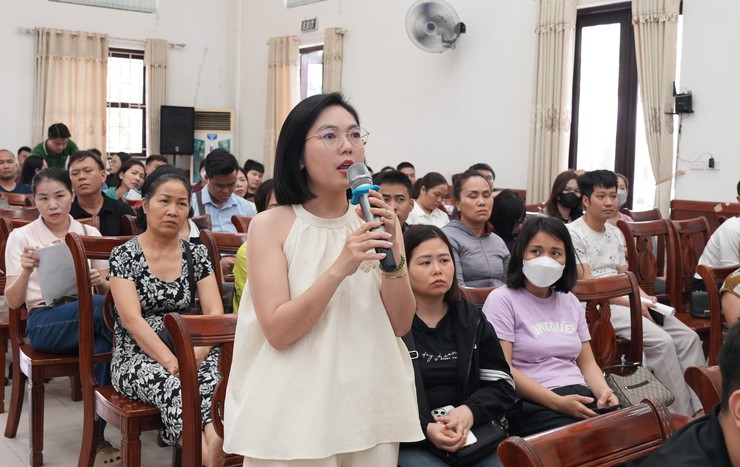 Thuế cơ sở 12 thành phố Hà Nội triển khai tháng cao điểm hỗ trợ hộ, cá nhân kinh doanh thực hiện kê khai thuế trên địa bàn xã Bát Tràng- Ảnh 5.