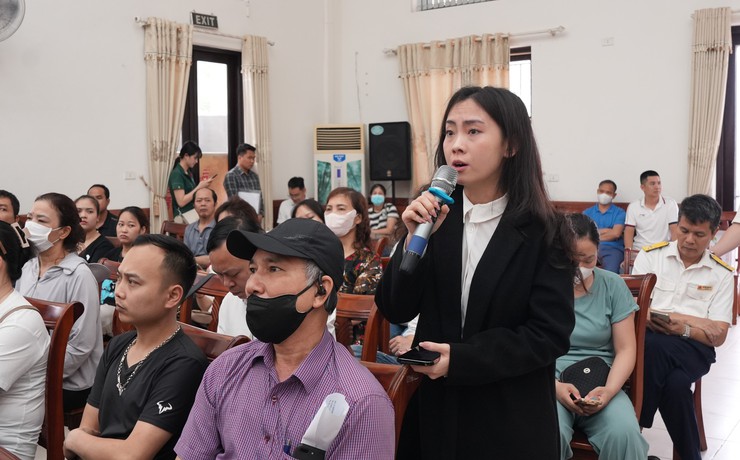 Thuế cơ sở 12 thành phố Hà Nội triển khai tháng cao điểm hỗ trợ hộ, cá nhân kinh doanh thực hiện kê khai thuế trên địa bàn xã Bát Tràng- Ảnh 4.