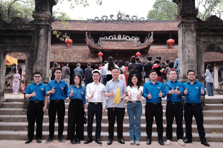 Trung tâm Phục vụ hành chính công Hà Nội 
tổ chức Chương trình “Về nguồn - Dâng hương Đền Sóc”- Ảnh 7.