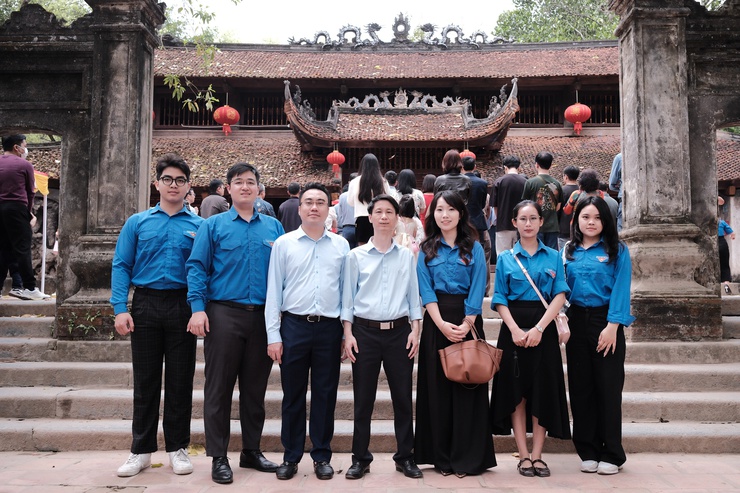 Trung tâm Phục vụ hành chính công Hà Nội 
tổ chức Chương trình “Về nguồn - Dâng hương Đền Sóc”- Ảnh 8.