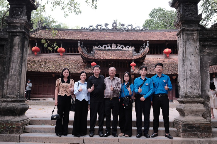 Trung tâm Phục vụ hành chính công Hà Nội 
tổ chức Chương trình “Về nguồn - Dâng hương Đền Sóc”- Ảnh 4.