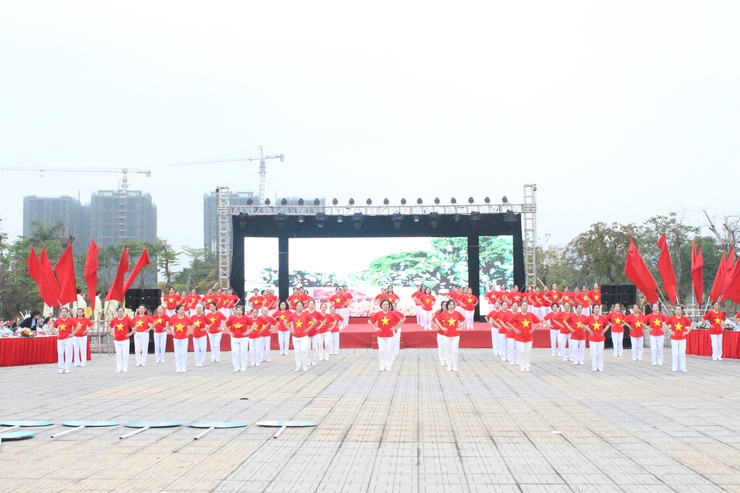 Kỷ niệm 80 năm Ngày truyền thống ngành Thể dục thể thao Việt Nam (27/3/1946-27/3/2026) “Đẩy mạnh phong trào luyện tập Thể dục, thể thao trên địa bàn phường Long Biên”- Ảnh 1.
