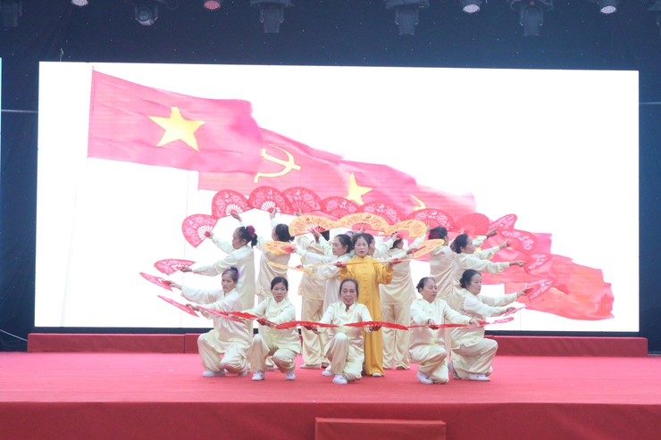 Kỷ niệm 80 năm Ngày truyền thống ngành Thể dục thể thao Việt Nam (27/3/1946-27/3/2026) “Đẩy mạnh phong trào luyện tập Thể dục, thể thao trên địa bàn phường Long Biên”- Ảnh 2.