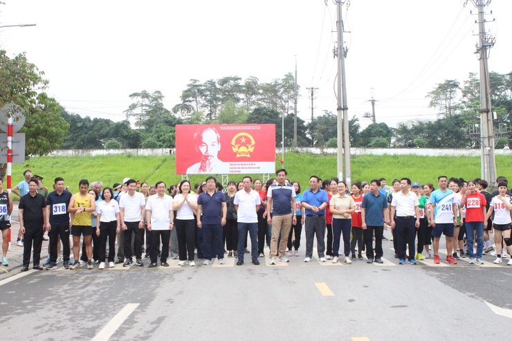 Kỷ niệm 80 năm Ngày truyền thống ngành Thể dục thể thao Việt Nam (27/3/1946-27/3/2026) “Đẩy mạnh phong trào luyện tập Thể dục, thể thao trên địa bàn phường Long Biên”- Ảnh 11.