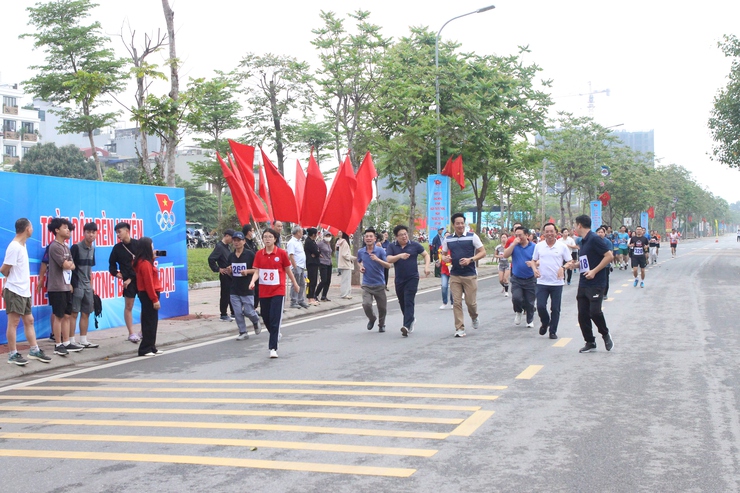 Kỷ niệm 80 năm Ngày truyền thống ngành Thể dục thể thao Việt Nam (27/3/1946-27/3/2026) “Đẩy mạnh phong trào luyện tập Thể dục, thể thao trên địa bàn phường Long Biên”- Ảnh 12.