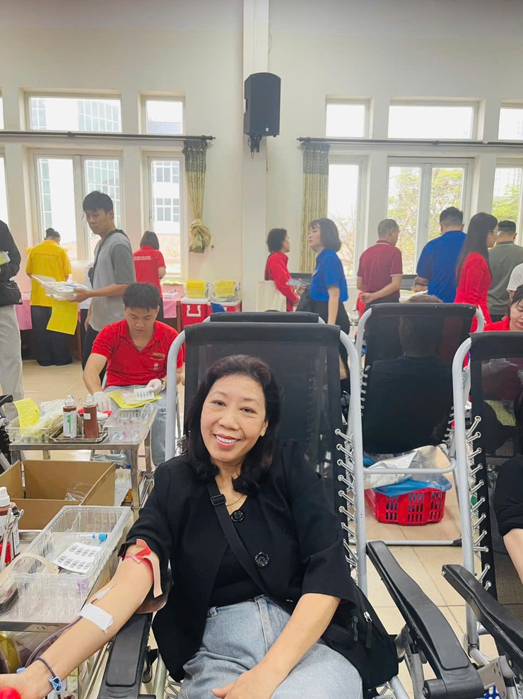 "MỖI GIỌT MÁU CHO ĐI- MỘT TẤM LÒNG Ở LẠI" CỦA ĐOÀN VIÊN CÔNG ĐOÀN TRƯỜNG MẦM NON HOA MAI.- Ảnh 4.