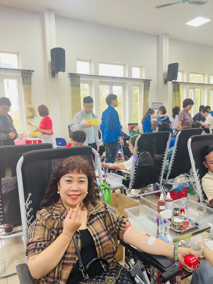 "MỖI GIỌT MÁU CHO ĐI- MỘT TẤM LÒNG Ở LẠI" CỦA ĐOÀN VIÊN CÔNG ĐOÀN TRƯỜNG MẦM NON HOA MAI.- Ảnh 5.