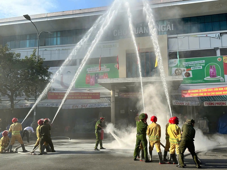 An toàn phòng cháy, chữa cháy là văn minh lễ hội - Chủ động phòng ngừa, sẵn sàng ứng cứu- Ảnh 1.