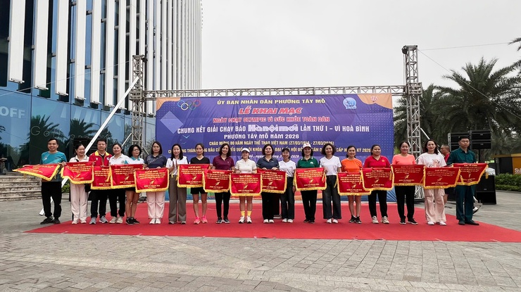 Phường Tây Mỗ: Trên 500 người tham gia Ngày chạy Olympic vì sức khỏe toàn dân

- Ảnh 3.