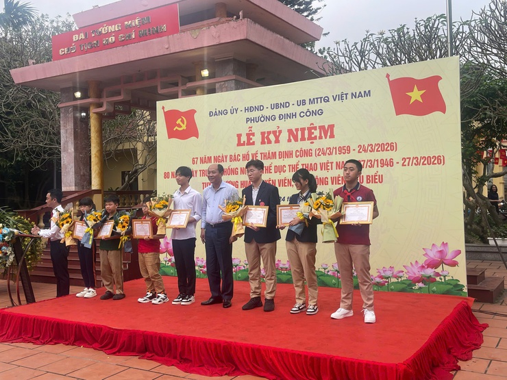 Định Công: Lễ kỷ niệm 67 năm ngày Bác Hồ về thăm Định Công và 80 năm ngày truyền thống ngành Thể thao Việt Nam- Ảnh 4.