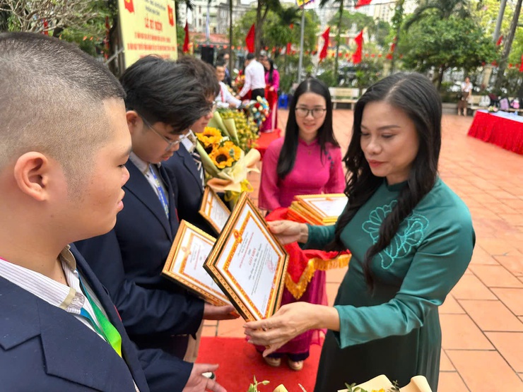 Định Công: Lễ kỷ niệm 67 năm ngày Bác Hồ về thăm Định Công và 80 năm ngày truyền thống ngành Thể thao Việt Nam- Ảnh 7.