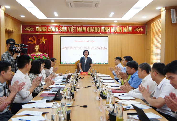 Đoàn kiểm tra số 09 của Ban Thường vụ Thành ủy kiểm tra công tác lãnh đạo, chỉ đạo tại phường Phú Thượng- Ảnh 1.