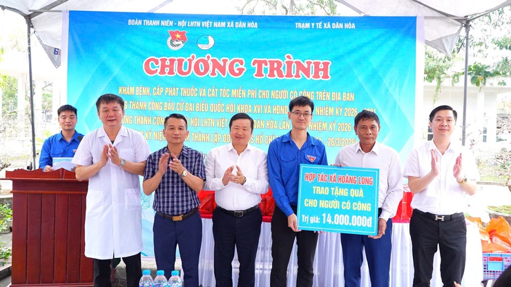 CHƯƠNG TRÌNH KHÁM BỆNH, CẤP PHÁT THUỐC, CẮT TÓC MIỄN PHÍ CHO NGƯỜI CÓ CÔNG- Ảnh 1.