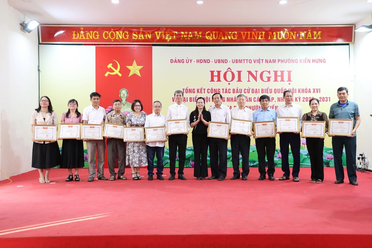 Kiến Hưng tổng kết công tác bầu cử, tỷ lệ cử tri đi bầu đạt 99,67%- Ảnh 4.