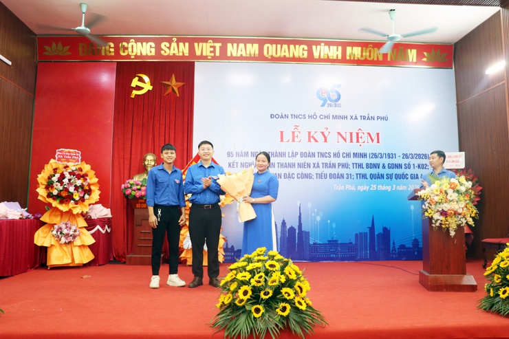 Đoàn thanh niên xã Trần Phú: tổ chức Lễ kỷ niệm 95 năm Ngày thành lập Đoàn TNCS Hồ Chí Minh và ký kết nghĩa giữa các đơn vị Đoàn- Ảnh 2.