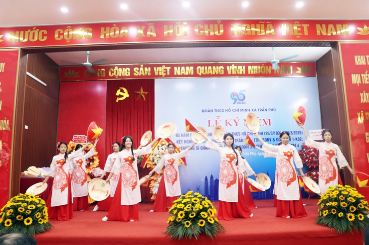 Đoàn thanh niên xã Trần Phú: tổ chức Lễ kỷ niệm 95 năm Ngày thành lập Đoàn TNCS Hồ Chí Minh và ký kết nghĩa giữa các đơn vị Đoàn- Ảnh 9.