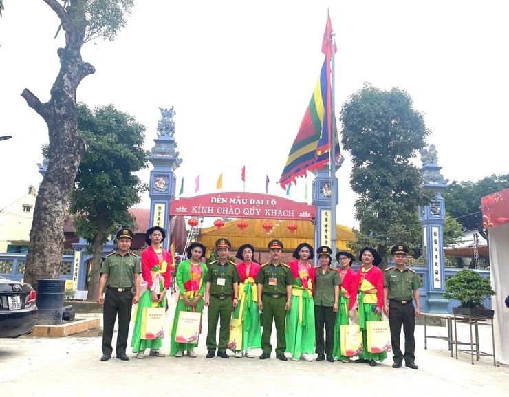 Công an xã Hồng Vân đảm bảo an ninh trật tự Lễ hội Đền Đại Lộ- Ảnh 1.