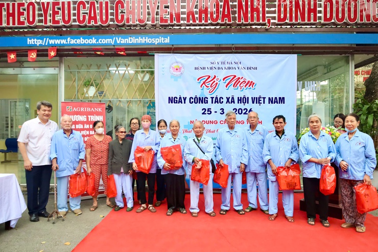 Ấm áp nghĩa tình từ chuỗi hoạt động tri ân người bệnh nhân Ngày Công tác Xã hội Việt Nam- Ảnh 1.