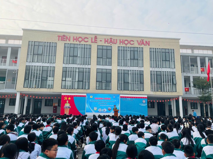 Tuyên truyền phổ biến kiến thức pháp luật về trật tự an toàn giao thông trong các cơ sở giáo dục trên địa bàn xã Phú Xuyên- Ảnh 1.