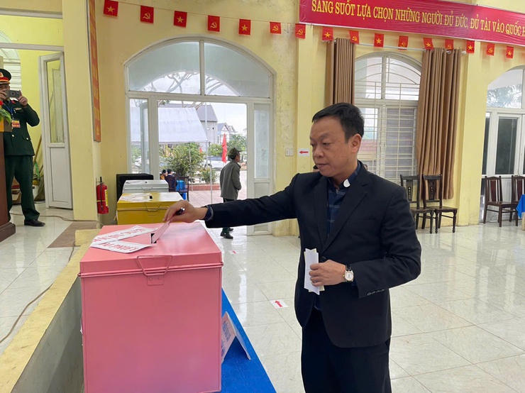 CÔNG AN XÃ XUÂN MAI GẮN KẾT TÔN GIÁO, TẬN TÂM VỚI NGƯỜI CAO TUỔI HƯỚNG TỚI NGÀY HỘI NON SÔNG- Ảnh 4.