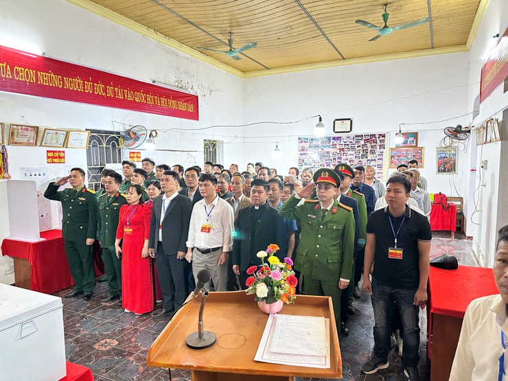 CÔNG AN XÃ XUÂN MAI GẮN KẾT TÔN GIÁO, TẬN TÂM VỚI NGƯỜI CAO TUỔI HƯỚNG TỚI NGÀY HỘI NON SÔNG- Ảnh 3.