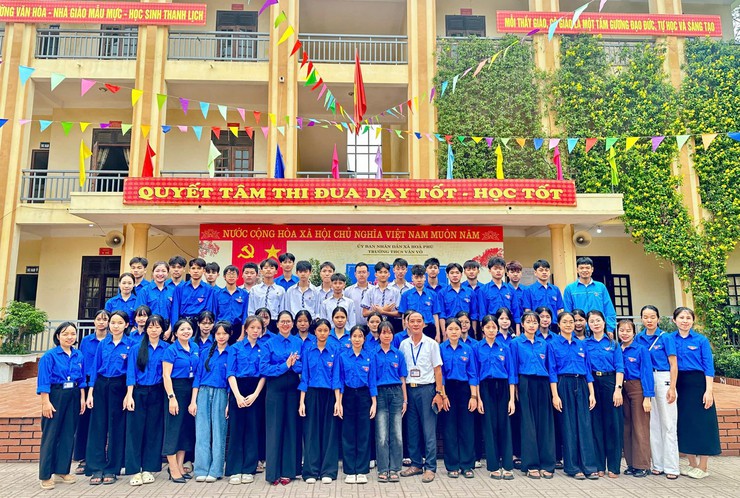 Trường THCS Văn Võ đã long trọng tổ chức lớp học cảm tình đoàn và Lễ kết nạp Đoàn Viên mới- Ảnh 1.