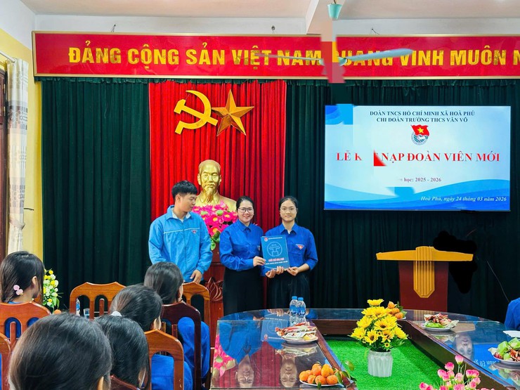 Trường THCS Văn Võ đã long trọng tổ chức lớp học cảm tình đoàn và Lễ kết nạp Đoàn Viên mới- Ảnh 2.