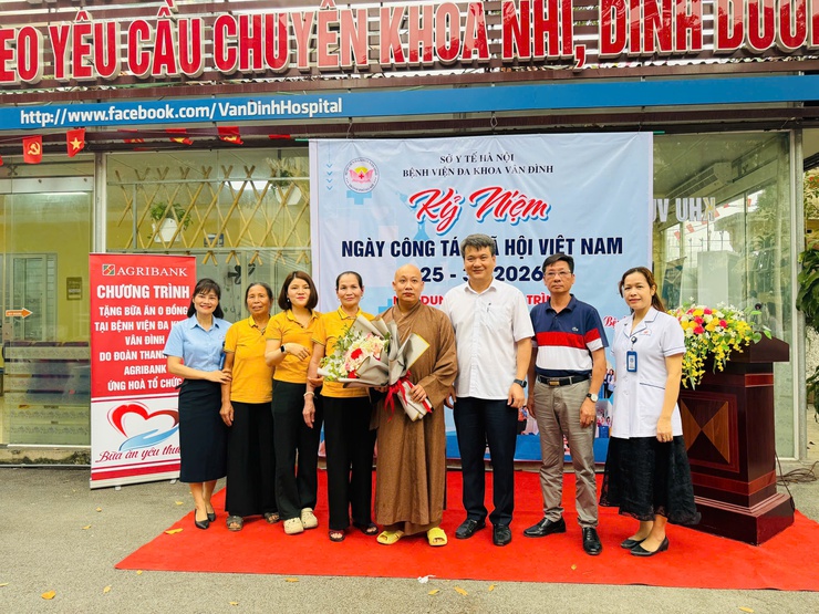 Ấm áp nghĩa tình từ chuỗi hoạt động tri ân người bệnh nhân Ngày Công tác Xã hội Việt Nam- Ảnh 2.