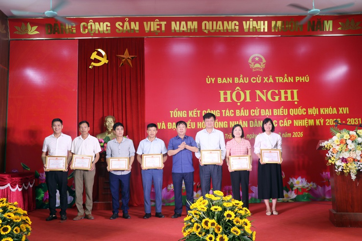 Trần Phú tổ chức hội nghị tổng kết công tác bầu cử đại biểu Quốc hội khóa XVI và đại biểu Hội đồng nhân dân (HĐND) các cấp nhiệm kỳ 2026–2031- Ảnh 9.