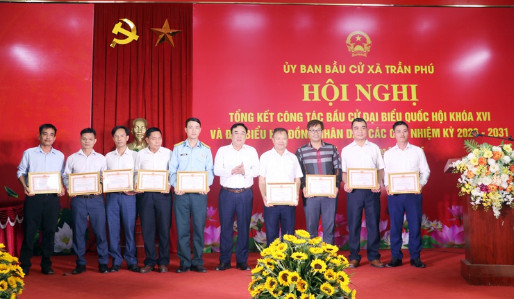 Trần Phú tổ chức hội nghị tổng kết công tác bầu cử đại biểu Quốc hội khóa XVI và đại biểu Hội đồng nhân dân (HĐND) các cấp nhiệm kỳ 2026–2031- Ảnh 10.
