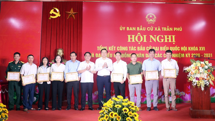 Trần Phú tổ chức hội nghị tổng kết công tác bầu cử đại biểu Quốc hội khóa XVI và đại biểu Hội đồng nhân dân (HĐND) các cấp nhiệm kỳ 2026–2031- Ảnh 12.