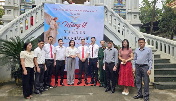 LÃNH ĐẠO XÃ NGỌC HỒI THĂM, CHÚC MỪNG NGÀY LỄ QUAN THẦY GIÁO HỌ NGỌC HỒI

- Ảnh 3.