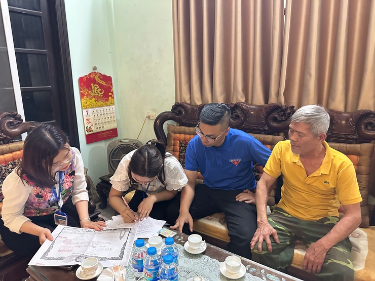 Đẩy mạnh hỗ trợ thủ tục ủy quyền tại nhà cho người có công và người cao tuổi
- Ảnh 5.