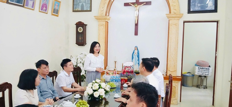 LÃNH ĐẠO XÃ NGỌC HỒI THĂM, CHÚC MỪNG NGÀY LỄ QUAN THẦY GIÁO HỌ NGỌC HỒI

- Ảnh 2.