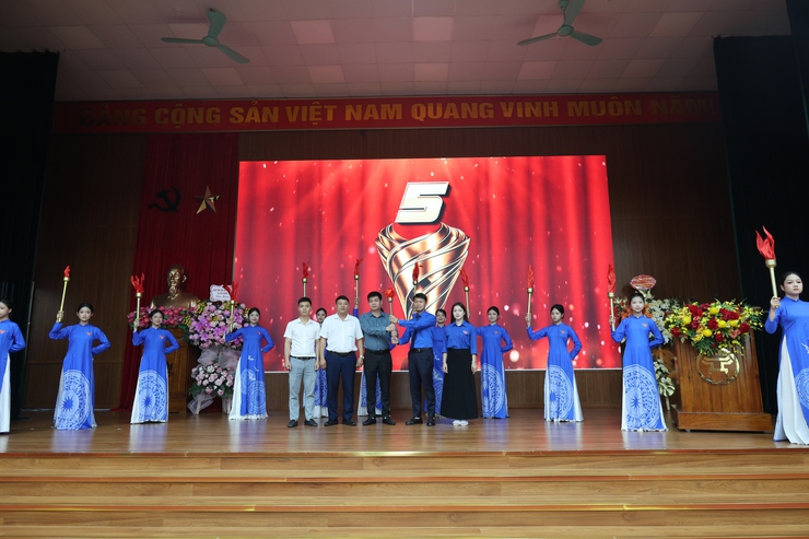 Xã Tiến Thắng tổ chức Lễ kỷ niệm 95 năm ngày thành lập Đoàn TNCS Hồ Chí Minh
- Ảnh 2.