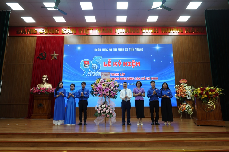 Xã Tiến Thắng tổ chức Lễ kỷ niệm 95 năm ngày thành lập Đoàn TNCS Hồ Chí Minh
- Ảnh 5.