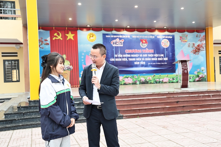 ĐOÀN THANH NIÊN XÃ HOÀ XÁ ĐỒNG HÀNH CÙNG THANH NIÊN TRONG CHƯƠNG TRÌNH TƯ VẤN HƯỚNG NGHIỆP NĂM 2026- Ảnh 5.