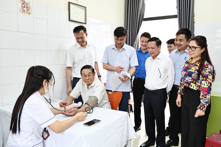 XÃ HOÀ XÁ ẤM ÁP NGHĨA TÌNH TỪ CHƯƠNG TRÌNH KHÁM SỨC KHỎE TÌNH NGUYỆN – LAN TỎA SỰ QUAN TÂM CỦA CẤP ỦY, CHÍNH QUYỀN- Ảnh 1.