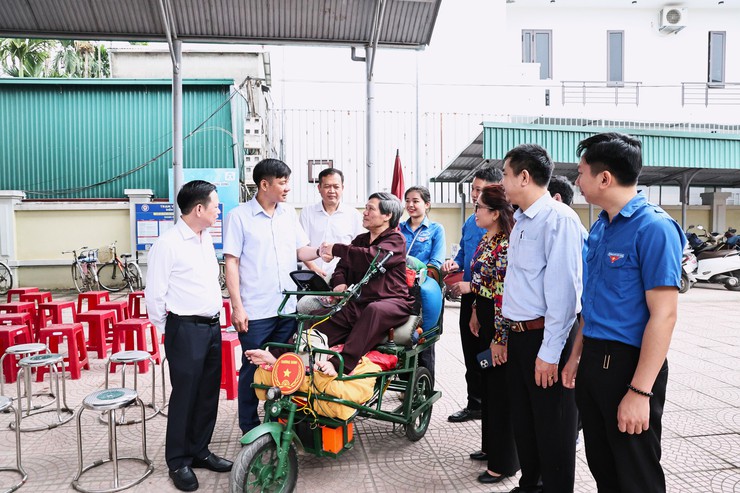 XÃ HOÀ XÁ ẤM ÁP NGHĨA TÌNH TỪ CHƯƠNG TRÌNH KHÁM SỨC KHỎE TÌNH NGUYỆN – LAN TỎA SỰ QUAN TÂM CỦA CẤP ỦY, CHÍNH QUYỀN- Ảnh 2.