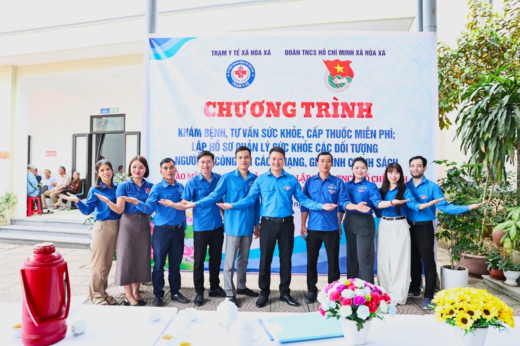 XÃ HOÀ XÁ ẤM ÁP NGHĨA TÌNH TỪ CHƯƠNG TRÌNH KHÁM SỨC KHỎE TÌNH NGUYỆN – LAN TỎA SỰ QUAN TÂM CỦA CẤP ỦY, CHÍNH QUYỀN- Ảnh 7.