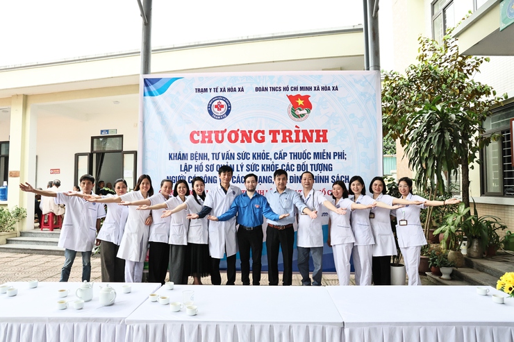 XÃ HOÀ XÁ ẤM ÁP NGHĨA TÌNH TỪ CHƯƠNG TRÌNH KHÁM SỨC KHỎE TÌNH NGUYỆN – LAN TỎA SỰ QUAN TÂM CỦA CẤP ỦY, CHÍNH QUYỀN- Ảnh 6.