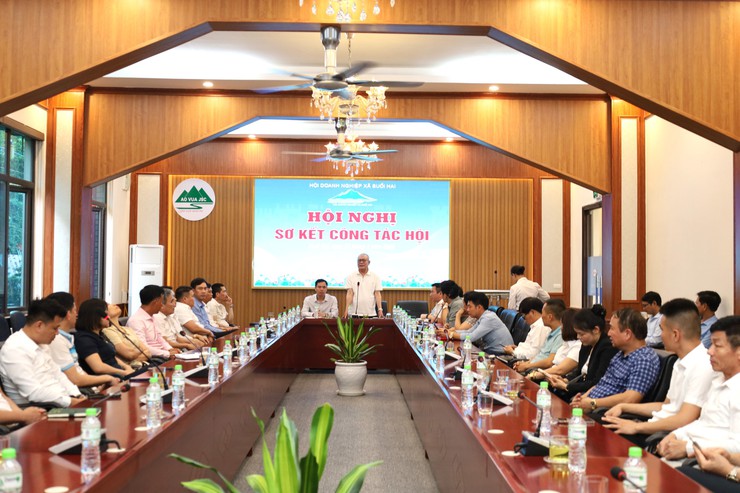 Hội Doanh nghiệp xã Suối Hai sơ kết hoạt động, kết nạp hội viên mới và tăng cường đồng hành cùng doanh nghiệp- Ảnh 1.