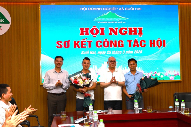 Hội Doanh nghiệp xã Suối Hai sơ kết hoạt động, kết nạp hội viên mới và tăng cường đồng hành cùng doanh nghiệp- Ảnh 5.