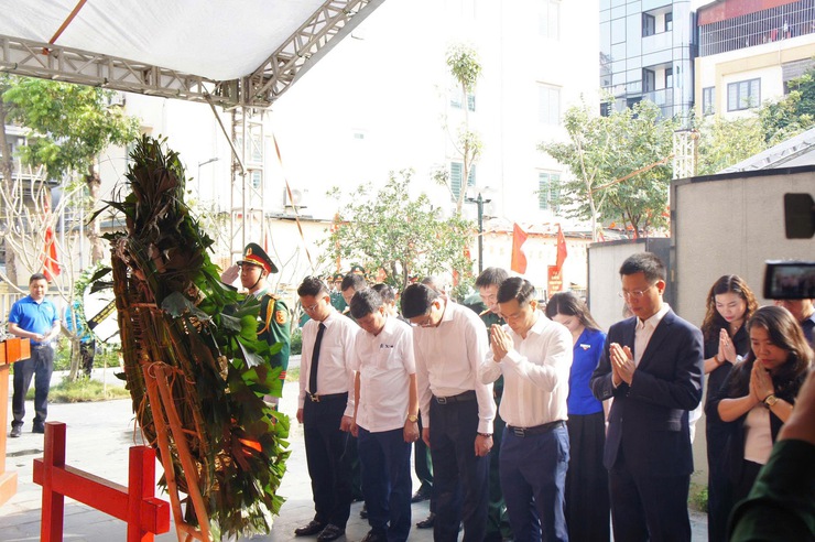 Phường Phú Thượng trang trọng tổ chức lễ đón nhận, truy điệu và an táng liệt sĩ Phạm Đức Bình (tức Đức Chu)- Ảnh 6.