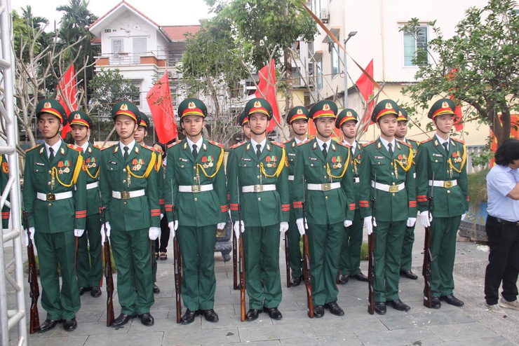 Phường Phú Thượng trang trọng tổ chức lễ đón nhận, truy điệu và an táng liệt sĩ Phạm Đức Bình (tức Đức Chu)- Ảnh 2.