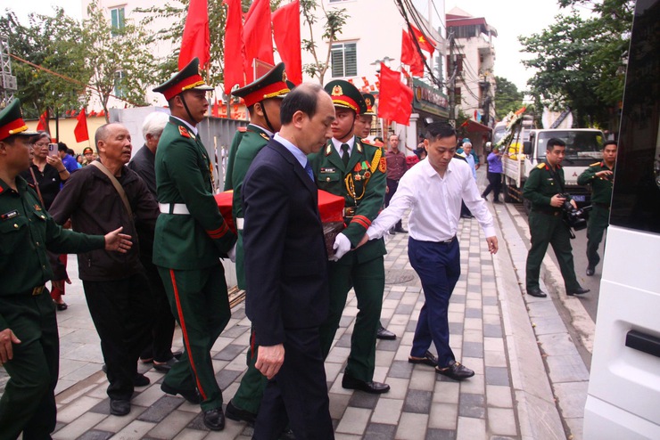Phường Phú Thượng trang trọng tổ chức lễ đón nhận, truy điệu và an táng liệt sĩ Phạm Đức Bình (tức Đức Chu)- Ảnh 19.