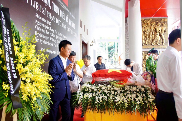 Phường Phú Thượng trang trọng tổ chức lễ đón nhận, truy điệu và an táng liệt sĩ Phạm Đức Bình (tức Đức Chu)- Ảnh 16.