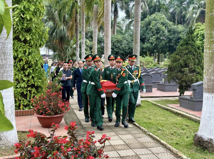 Phường Phú Thượng trang trọng tổ chức lễ đón nhận, truy điệu và an táng liệt sĩ Phạm Đức Bình (tức Đức Chu)- Ảnh 20.