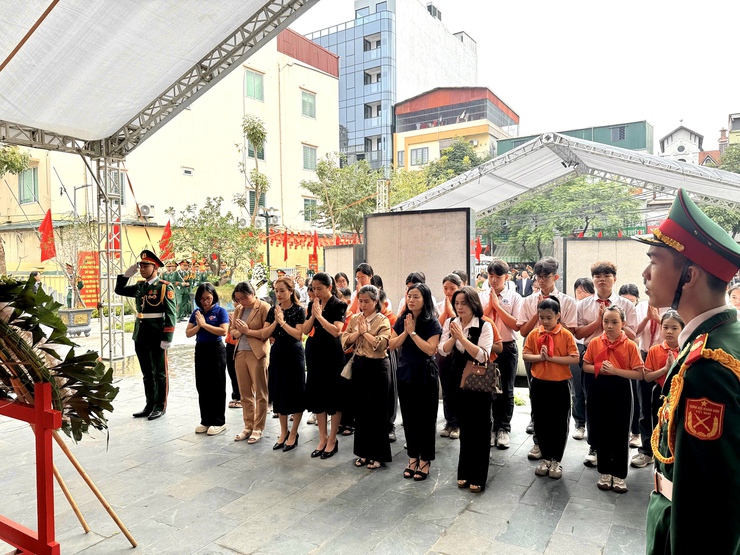 Phường Phú Thượng trang trọng tổ chức lễ đón nhận, truy điệu và an táng liệt sĩ Phạm Đức Bình (tức Đức Chu)- Ảnh 10.