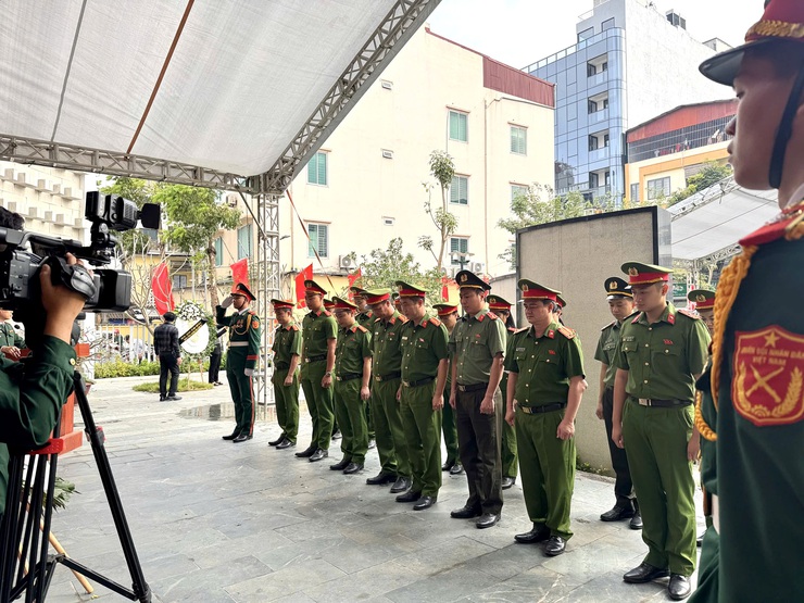 Phường Phú Thượng trang trọng tổ chức lễ đón nhận, truy điệu và an táng liệt sĩ Phạm Đức Bình (tức Đức Chu)- Ảnh 9.
